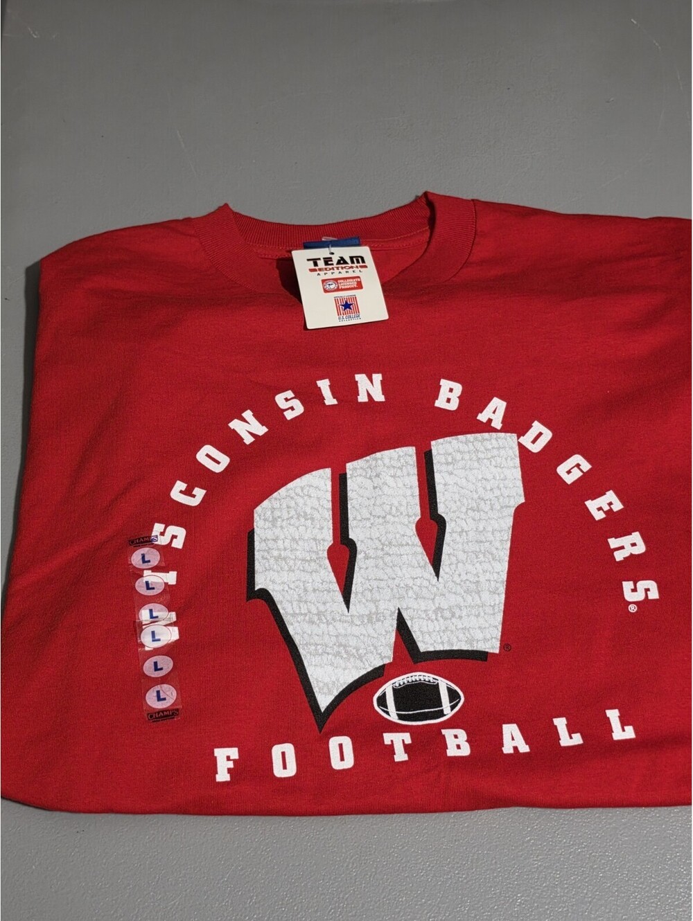 Wisconsin Badgers College Football T-Shirt — Size Adult Large